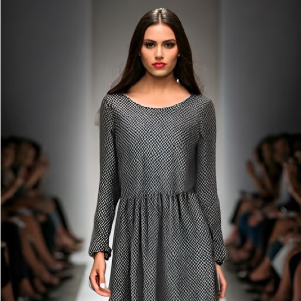 Due time Black and White geometric print Lng Sleeve mini Dress & elastic waist M